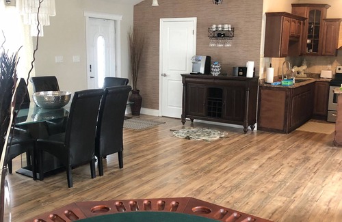 Campbellford House | A Resort Style Stay