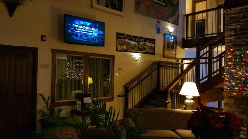 Fairplay Hotel | A Riverside Inn Travelodge by Wyndham