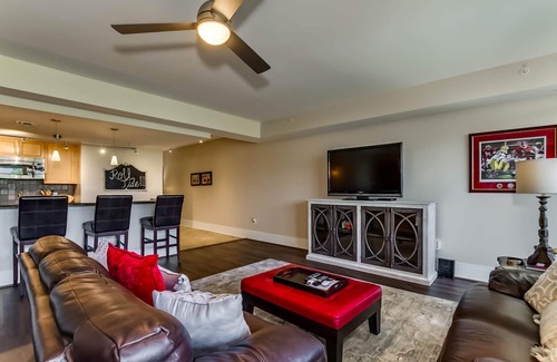 Tuscaloosa Condo | A ROLL-TIDE RENTAL 2 blocks from SABAN FIELD at BRYANT DENNY Stadium!