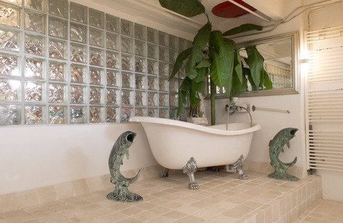 Amsterdam East Boat Rental | A romantic and unique design house boat on the Amstel river in Amsterdam