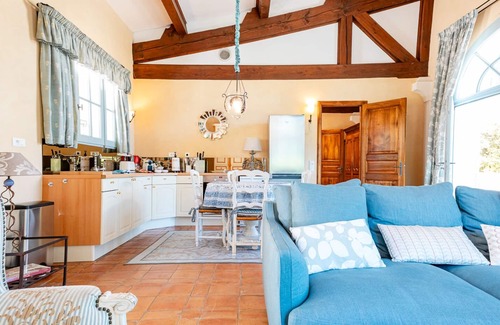 Loriol-du-Comtat Cottage | A romantic cottage for two