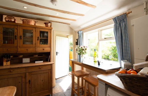 Long Melford Cottage | A romantic little Flax Workers Cottage with a beautiful open fire and an enclosed garden which leads