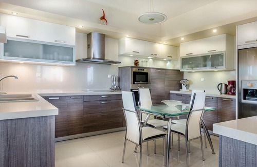 Achlia Villa | A seafront villa with swimming pool