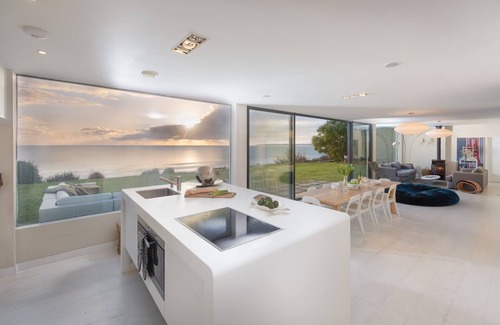 Praa Sands House | A sensational beach house just footsteps from Praa Sands Beach, with stunning sea views and hot tub