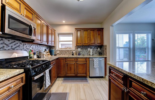 MacGregor Apartment | A Serene 2-bedroom home with private fence and gate in vibrant Houston