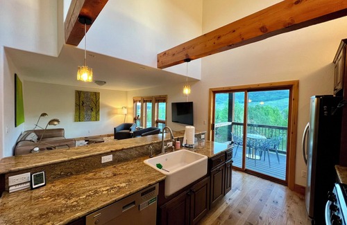 Crested Butte South House | A Slice of Paradise: Mountain Views, Hot Tub & Breathtaking Stars