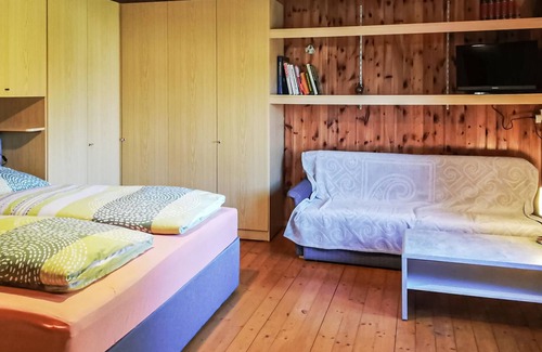 Inzenhof House | A small vacation home in southern Burgenland with just 50 m² of living space is available here south