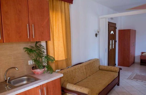 Anaxos Apartment | A spacious and bright studio with balcony