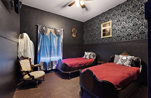 Bahama Bay Resort | A Spooktacular Haunted Mansion.