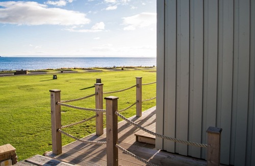 Anstruther Cabin | A standard beach hut that sleeps 4 guests in 1 bedroom