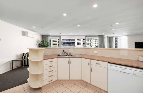 Mount Maunganui Apartment | A strand Of Paradise, Oceanside & Views with pool