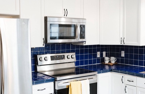 Biloxi House | A Stroll away from Downtown!Prime Location,10 guests,pet-friendly,historic home