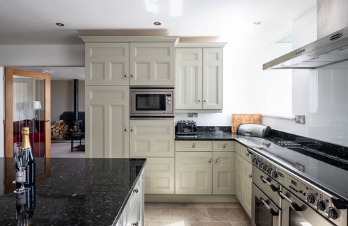Leyburn Apartment | A stunning former church and school house in the Yorkshire Dales that's split into two cottages. Ide