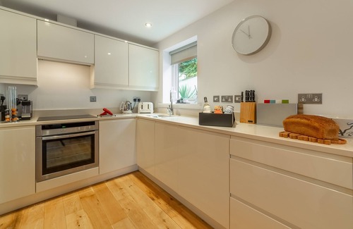 Carbis Bay Apartment | A stunning ground floor apartment with a large outdoor terrace and sea views.