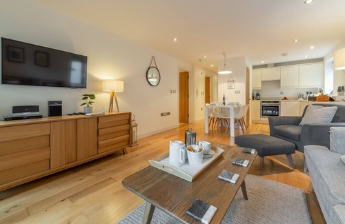 Carbis Bay Apartment | A stunning ground floor apartment with a large outdoor terrace and sea views.