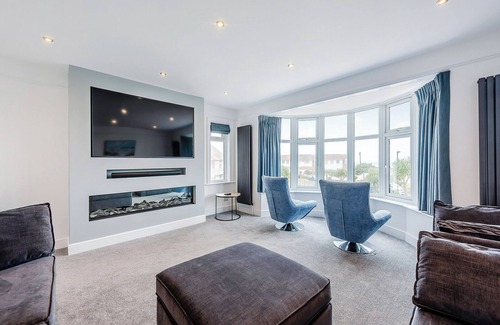 Littlehampton Cottage | A stunning two-level seaside retreat with incredible sea views.
