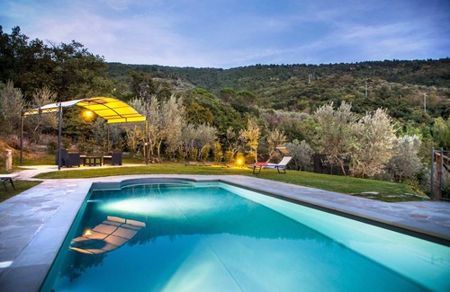 Ferretto Cottage | A stylish Tuscan cottage for four people with stunning views over the valley and Cortona