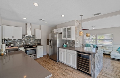 Bay Esplanade House | A Sunset Dream - Monthly Beach Rental