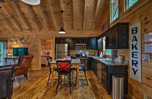 Cherry Log Cabin | A Sunset Dream' - Upscale Blue Ridge Cabin!