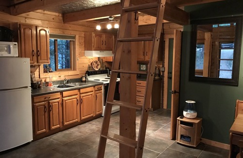Aspen Springs Cabin | A sweet mountain retreat (yet close to town)