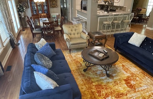 Troutman House | A Taste Of Southern Charm 9 Bedrooms 5 Baths- includes 3 bedroom guest cottage