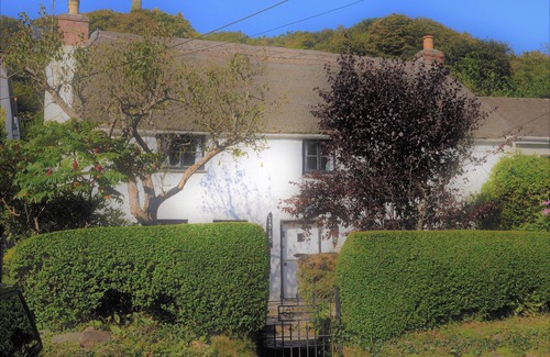 St. Agnes Cottage | A Thatched Cottage in St Agnes very near the beach, garden, parking for 2 cars.