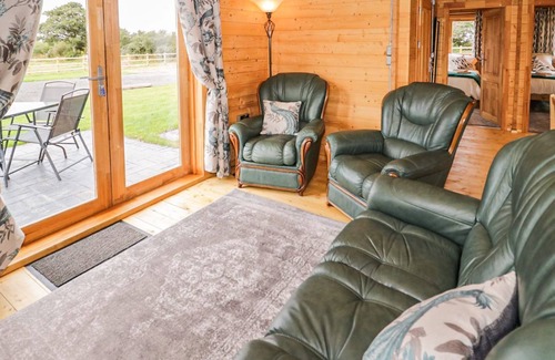 Dwyran Cottage | A top quality lodge with stunning views of the Snowdonia mountain range in the distance.