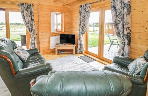 Dwyran Cottage | A top quality lodge with stunning views of the Snowdonia mountain range in the distance.