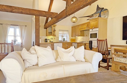 Emsworth Cottage | A town house that sleeps 6 guests in 3 bedrooms