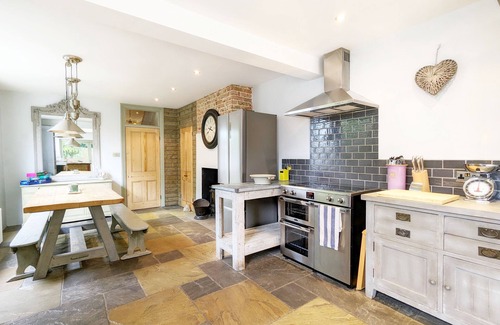 Worthing Cottage | A town house that sleeps 6 guests in 3 bedrooms