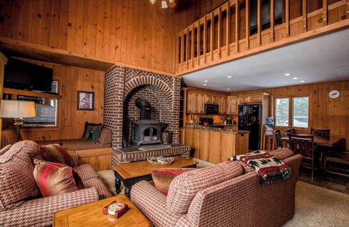 Bessemer Apartment | A Trailside Duplex Along the Alpen Trail