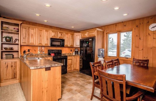 Bessemer Apartment | A Trailside Duplex Along the Alpen Trail