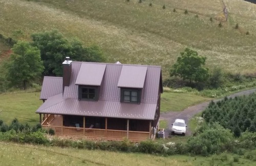 Lansing Cottage | A Unique Mountain Cottage On A Farm With Great Fishing, Trails And Parks Nearby