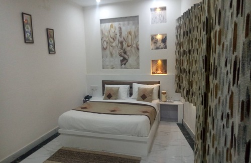 Basai House | A very beautiful home stay on the nice location and very near to the Taj Mahal.