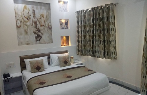 Basai House | A very beautiful home stay on the nice location and very near to the Taj Mahal.