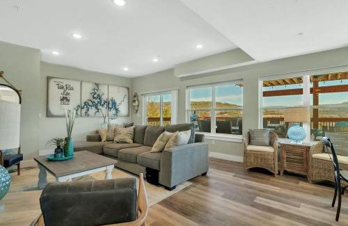 Branson House | A Wave From It All
