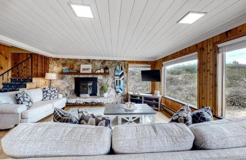 Rockaway Beach House | A Wave From It All