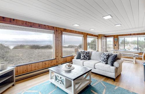 Rockaway Beach House | A Wave From It All
