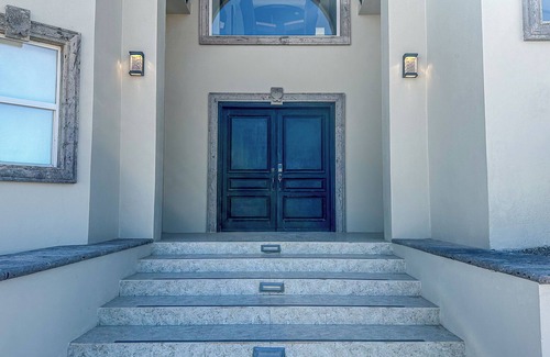 Jimenez House | A Wave FROM IT ALL: Stunning Ocean View Retreat Just Steps to the Beach!