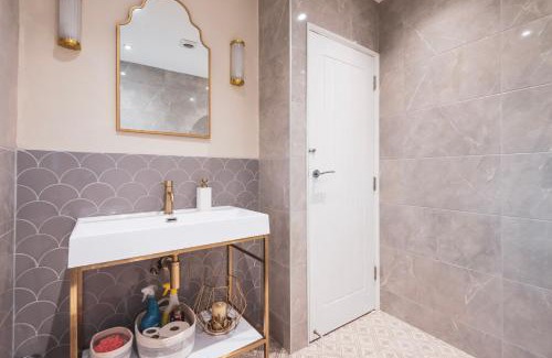 Merton House | A wonderful and spacious house in a charming road