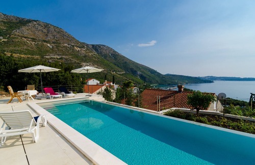 Mlini House | A wonderful, five bedroom, poolside villa for an ideal family vacation