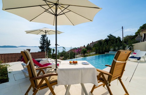 Mlini House | A wonderful, five bedroom, poolside villa for an ideal family vacation