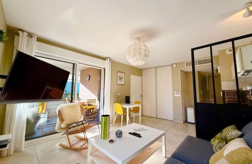 California - Pezou Apartment | A011-Superbe Studio avec Terrasse Sauna Jacuzzi