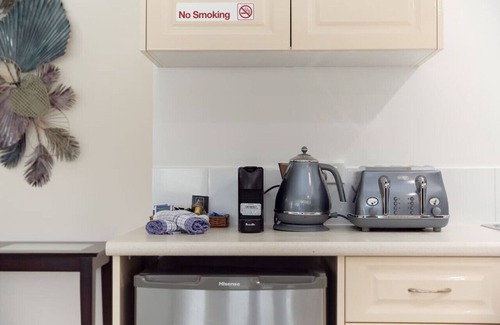 Connolly Apartment | A1 - Stylish, light-filled 2 bed apt. Free Wi-Fi!