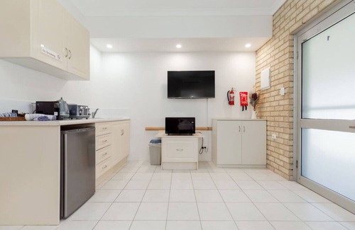 Connolly Apartment | A1 - Stylish, light-filled 2 bed apt. Free Wi-Fi!