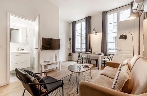 3rd Arrondissement Apartment | A11#RépubliqueMarais1BedRoomParis03AC