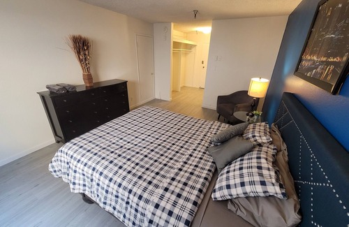 Beverly Hills Hotel | (A13) Cozy 1 Bedroom Studio with Private Bath