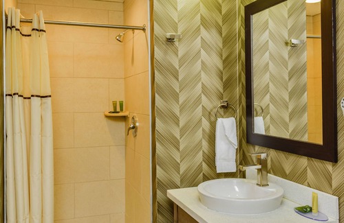 Niagara Falls Hotel | AArya Hotel By Niagara Fashion Outlets