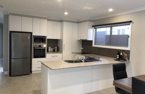 Bright Cottage | Abalina Cottages, Rotary Drive