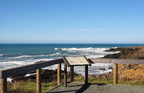 Shelter Cove Condo | Abalone by OceanviewHotTubs Shelter Cove Oceanfront Tesla Charging